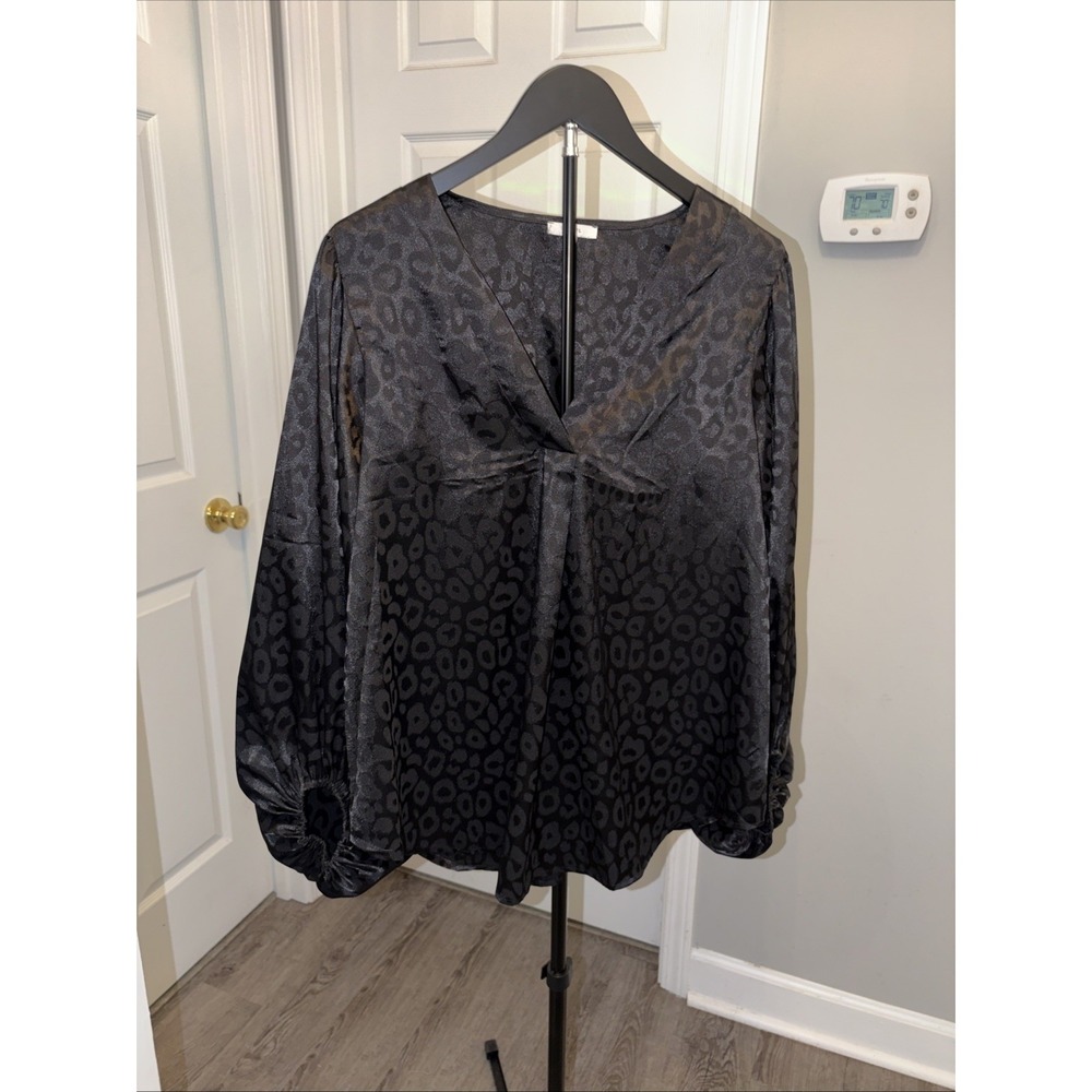 Jodifl Black Leopard Top Medium Bubble Sleeve Business Casual Contemporary EUC